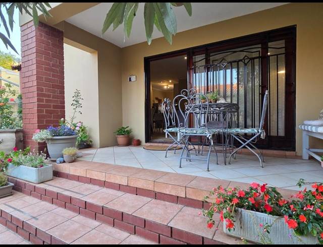 2 BEDROOM TOWNHOUSE FOR SALE IN BOARDWALK MEANDER